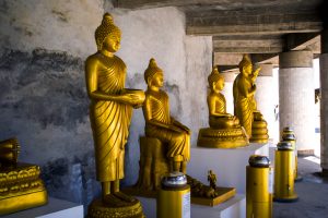 Statues en dessous de Big Bouddha en Thaïlande