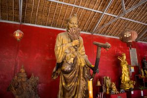 Statue de prière bouddhiste