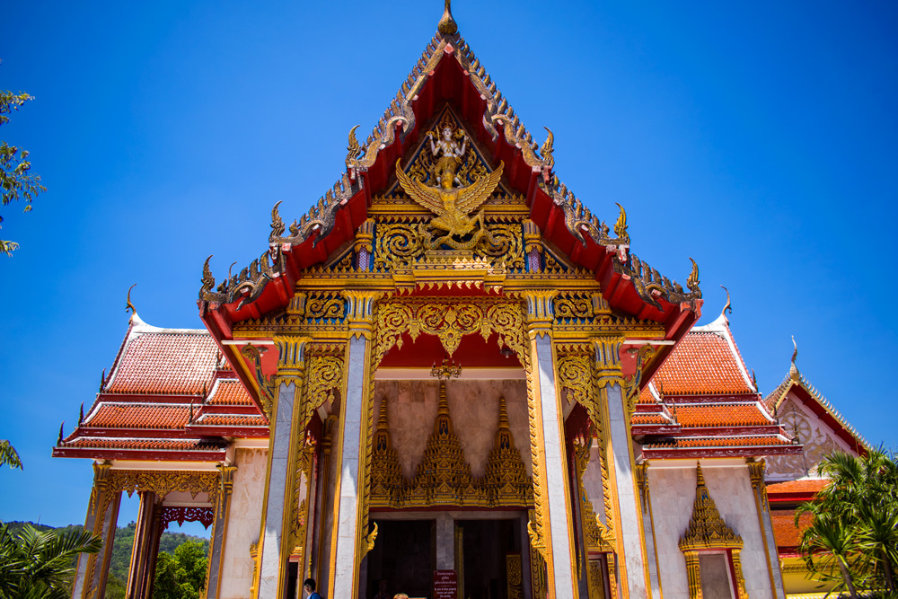 Entrée d'un temple Bouddhiste à Phuket