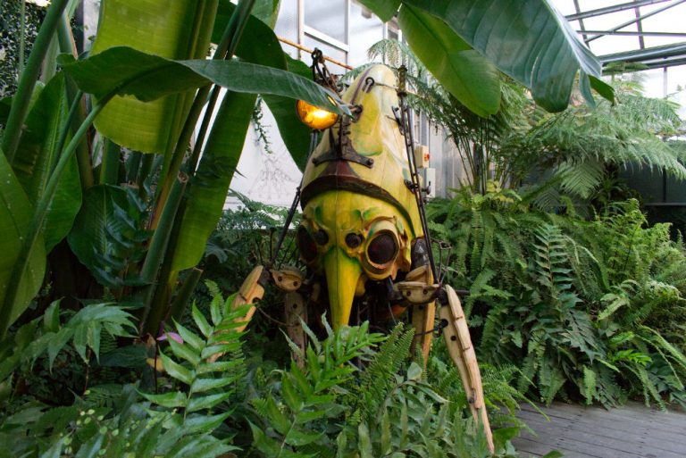 Grande maquette d'un insecte mécanique à Nantes