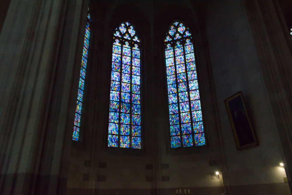 Vitraux vue depuis l'intérieur de la cathédrale de Nantes