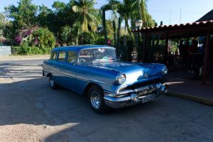 Un taxi typique de cuba, 50's bleu à Cuba