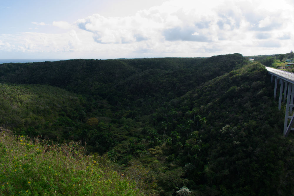 Vue de la vallée à côté du pont de Bacunayagua